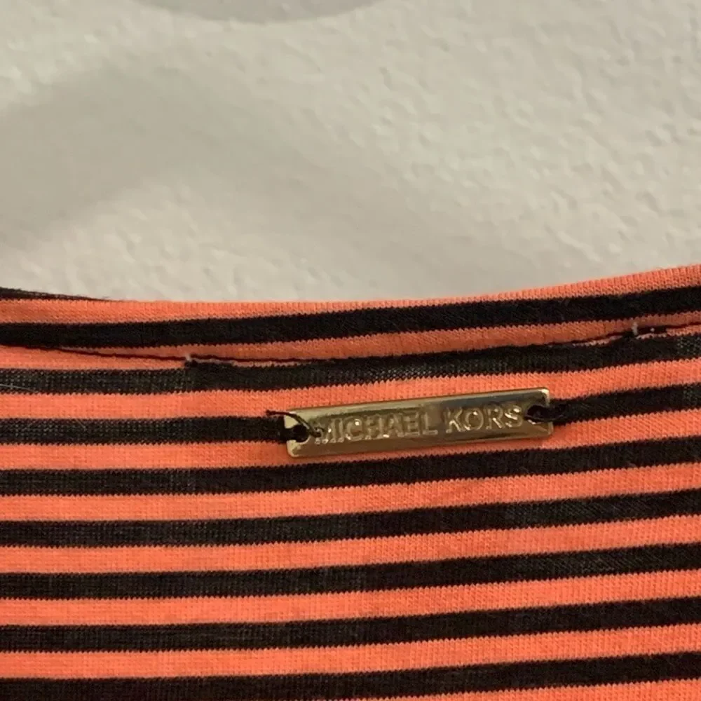 Michael Kors chic neck