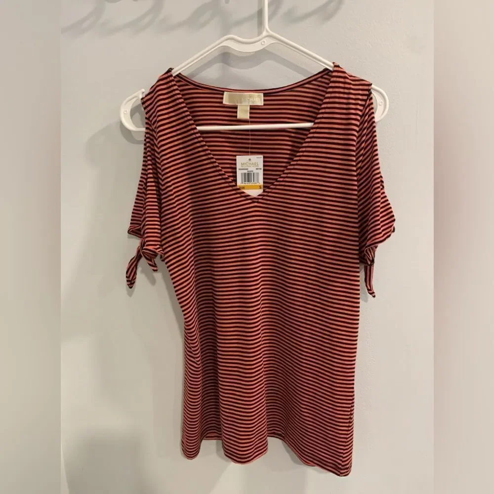 Michael Kors chic neck