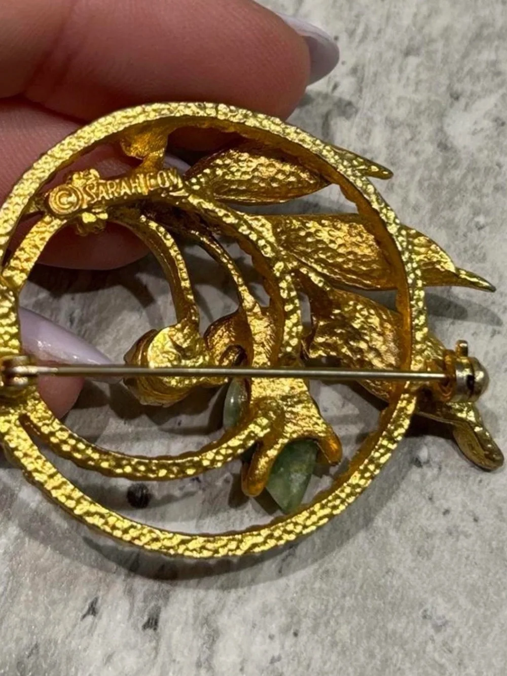 N/A brooch set
