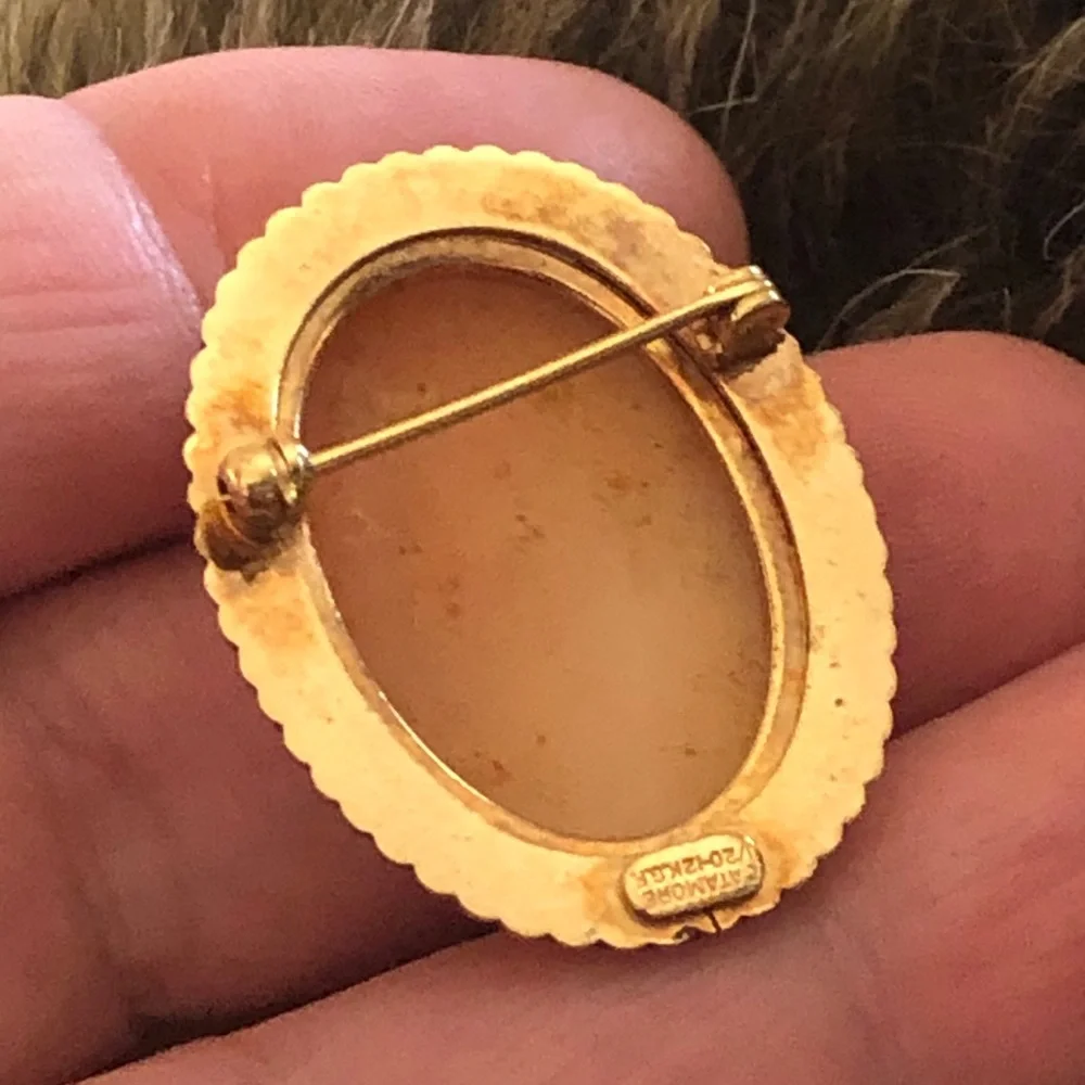 Antique gold 12kt brooch