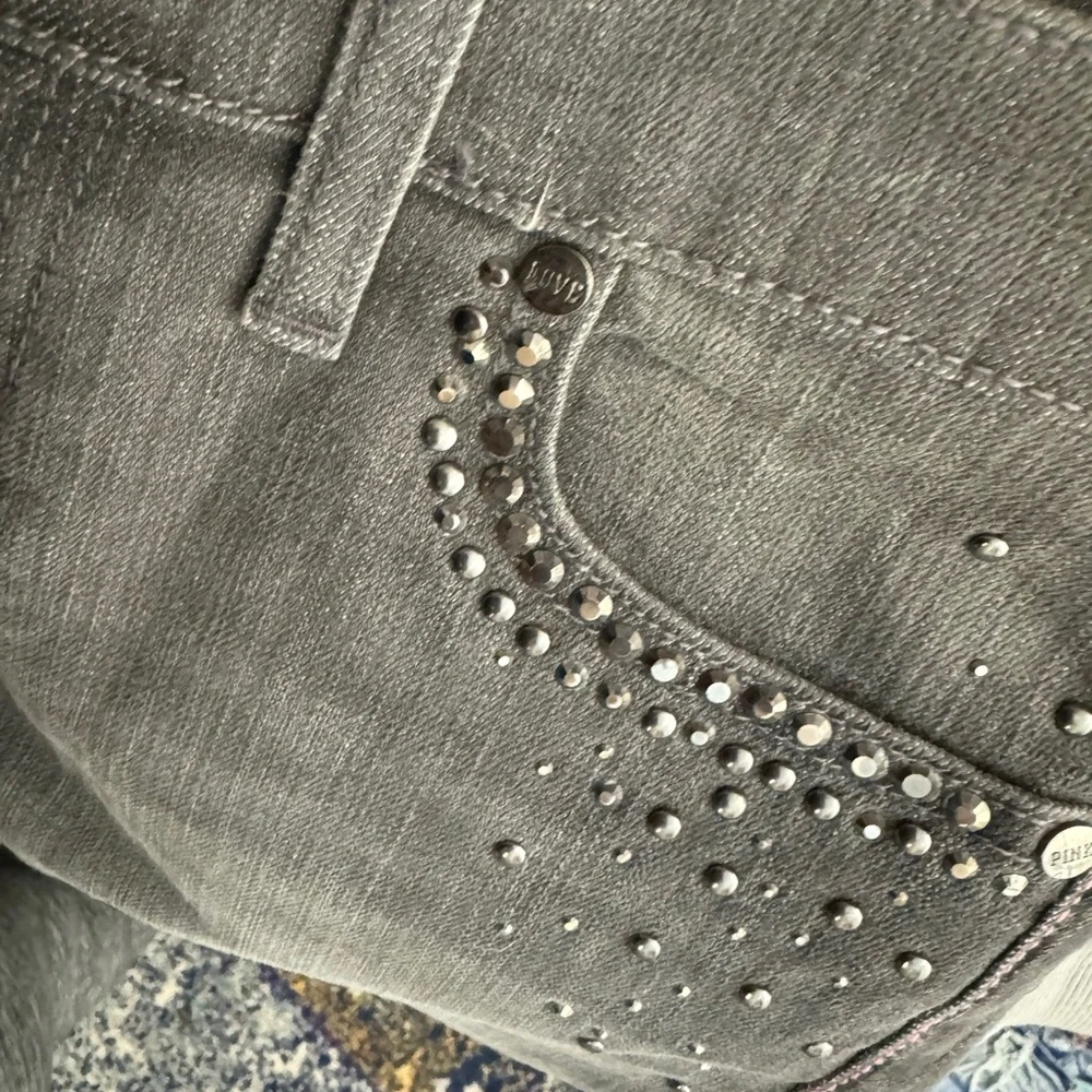 PINK Victoria’s Secret Gray Skinny Jeans Size 4 Rhinestone Stretch Denim Chic