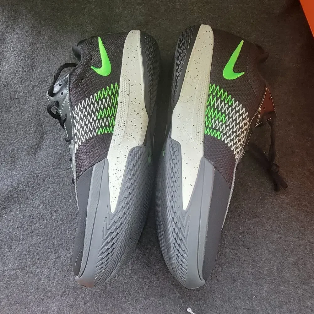 Nike black sneaker shoes