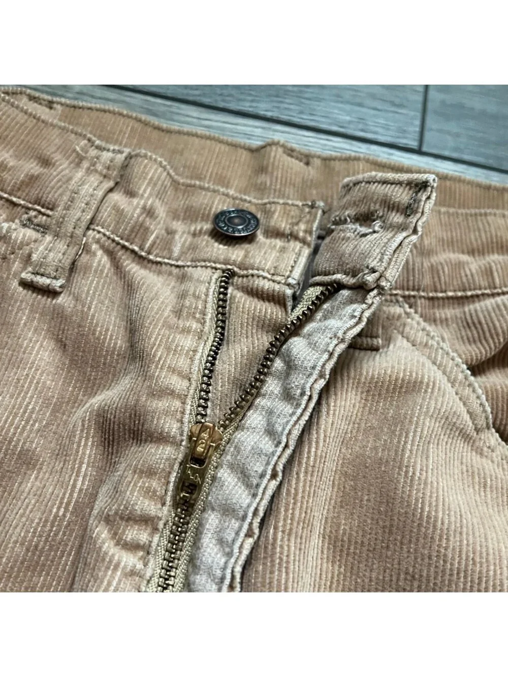 Vintage Levi's 519 Men's 30x36 Corduroy Pants Beige Tan Straight Leg USA