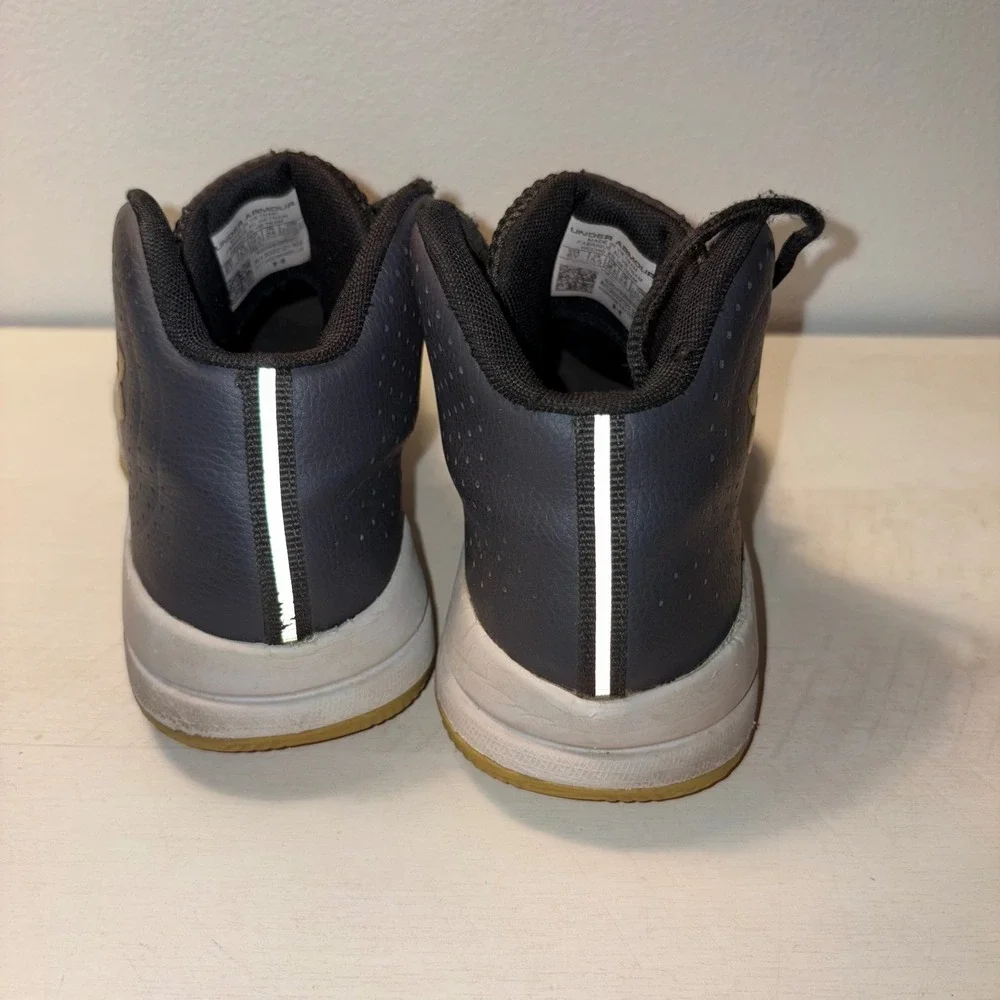 Under Armour athlete black allowing