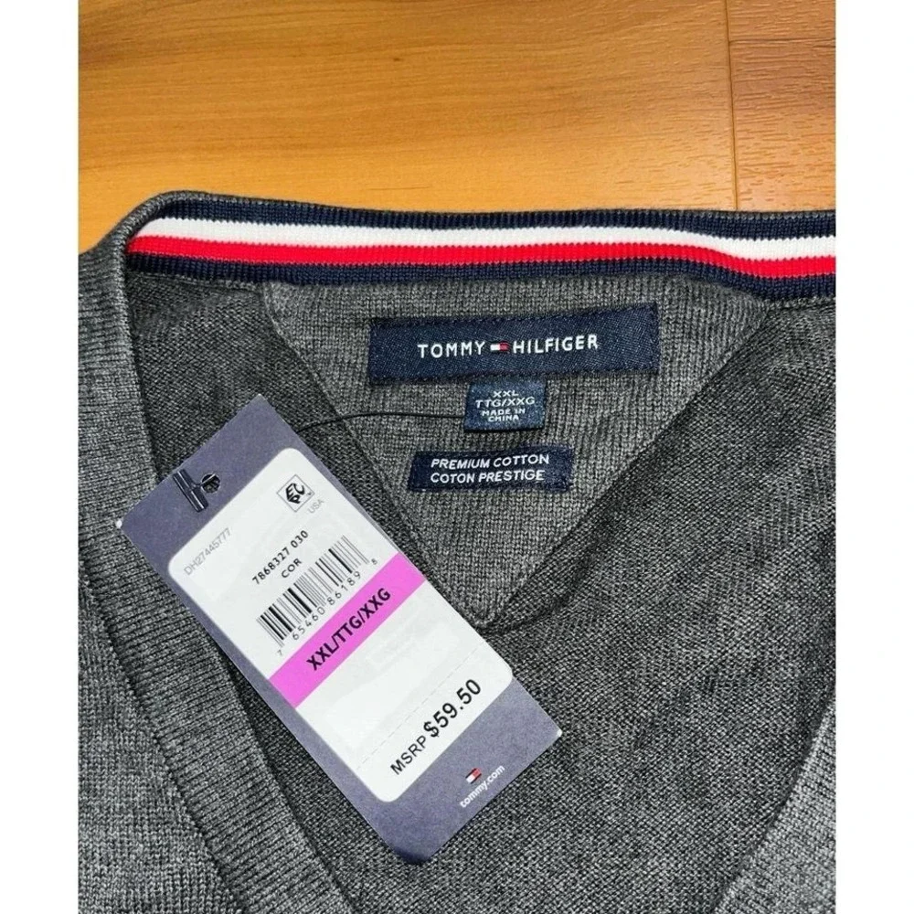 Mens NWT Tommy Hilfiger V-Neck Cotton Business Casual‎ Solid Gray Sweater