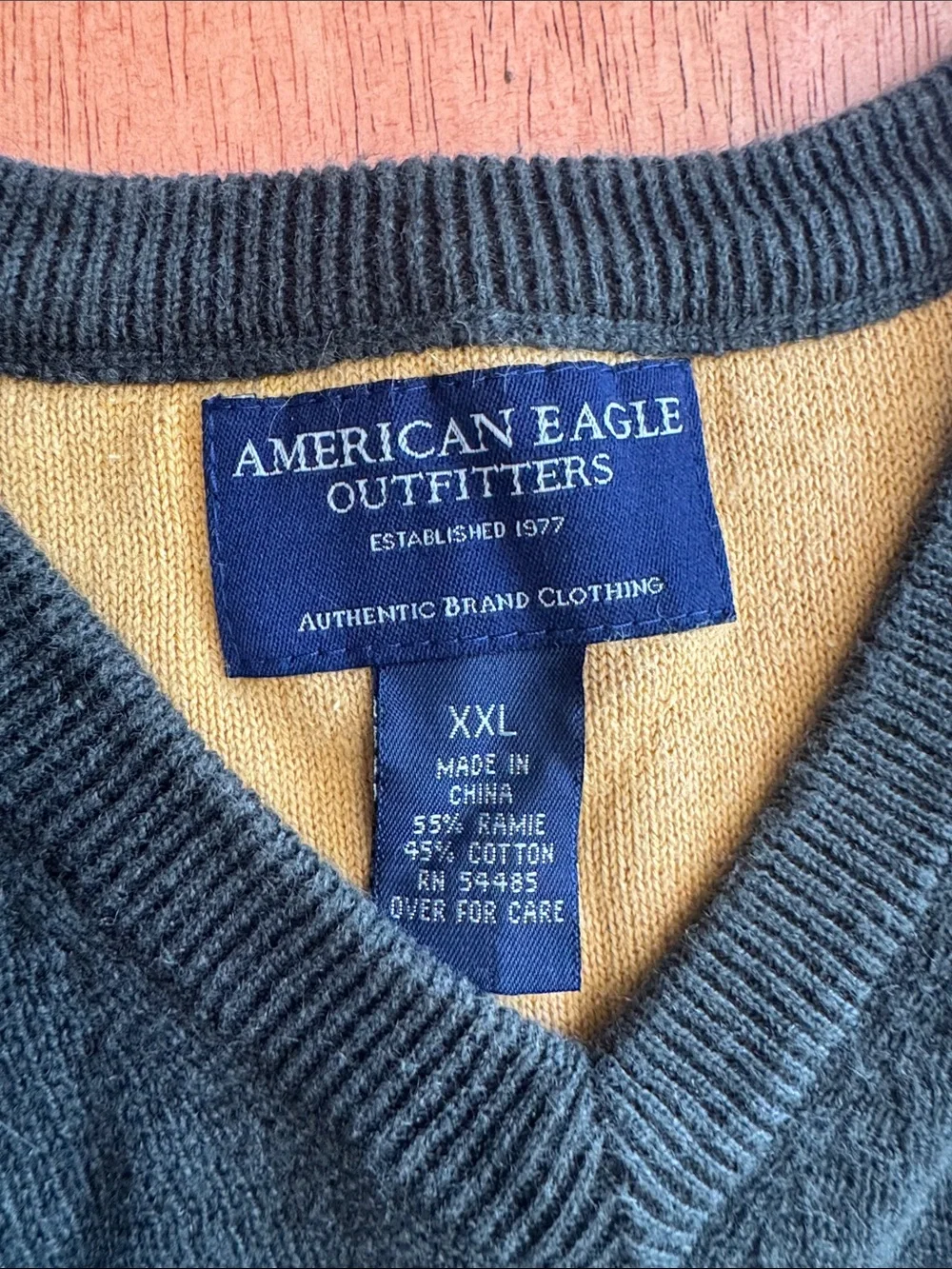 American Eagle Outfitters men neck