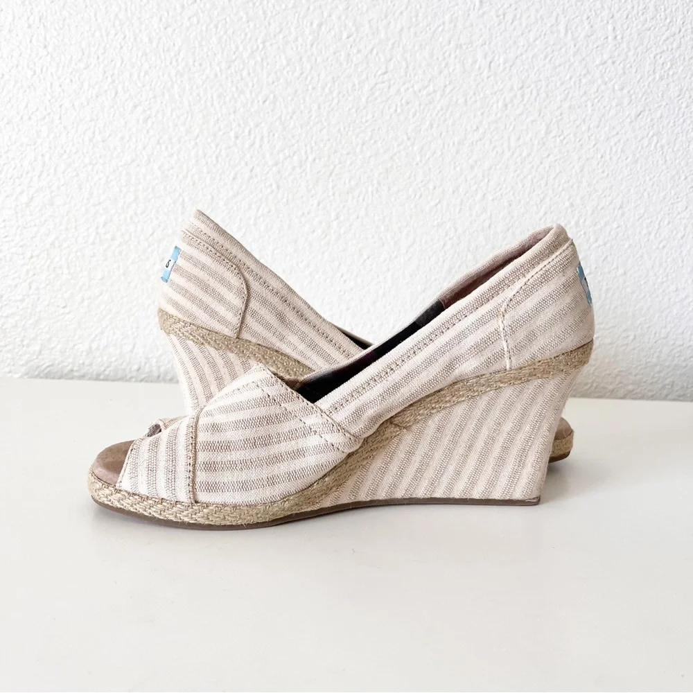Toms barely these