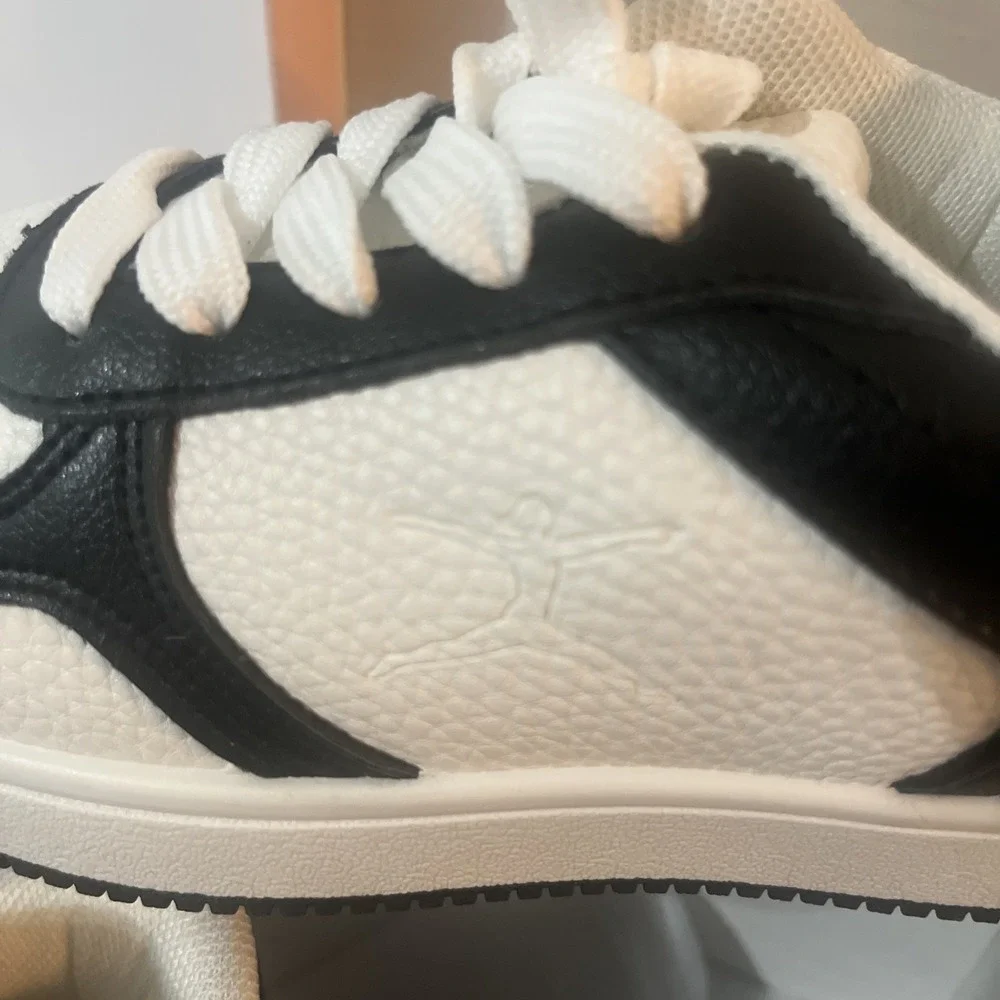 Danskin Girl's PLANK-G Lace Up Sneakers Size 12 Black & White New In Box‎