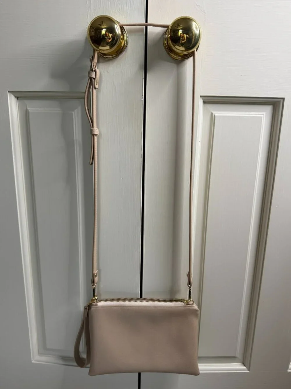 Modern Mackerie matching hold leather