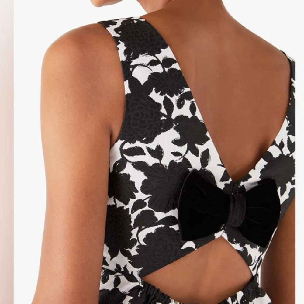 kate spade exhibiting voguish