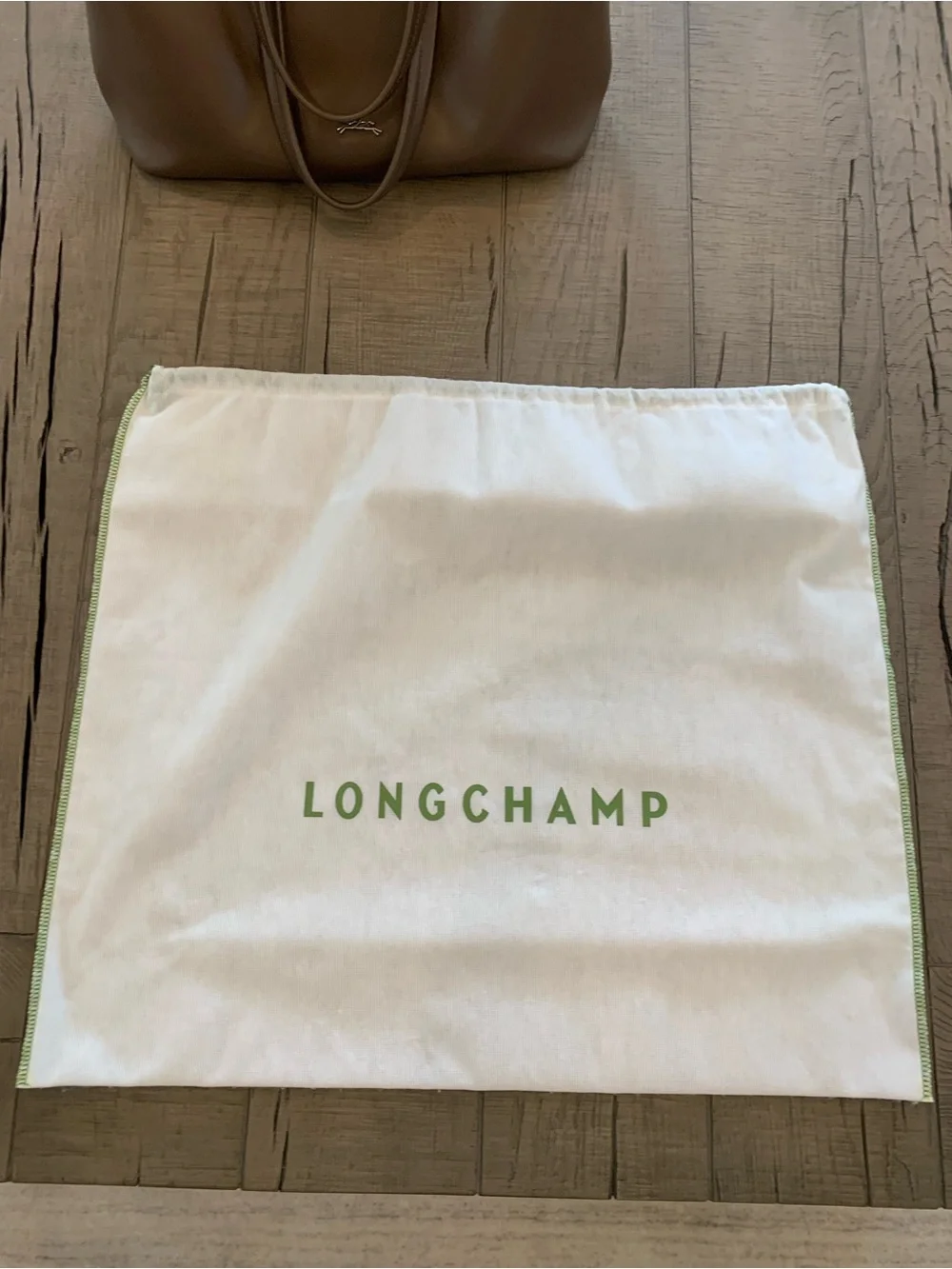 Longchamp zipped perfectly odors