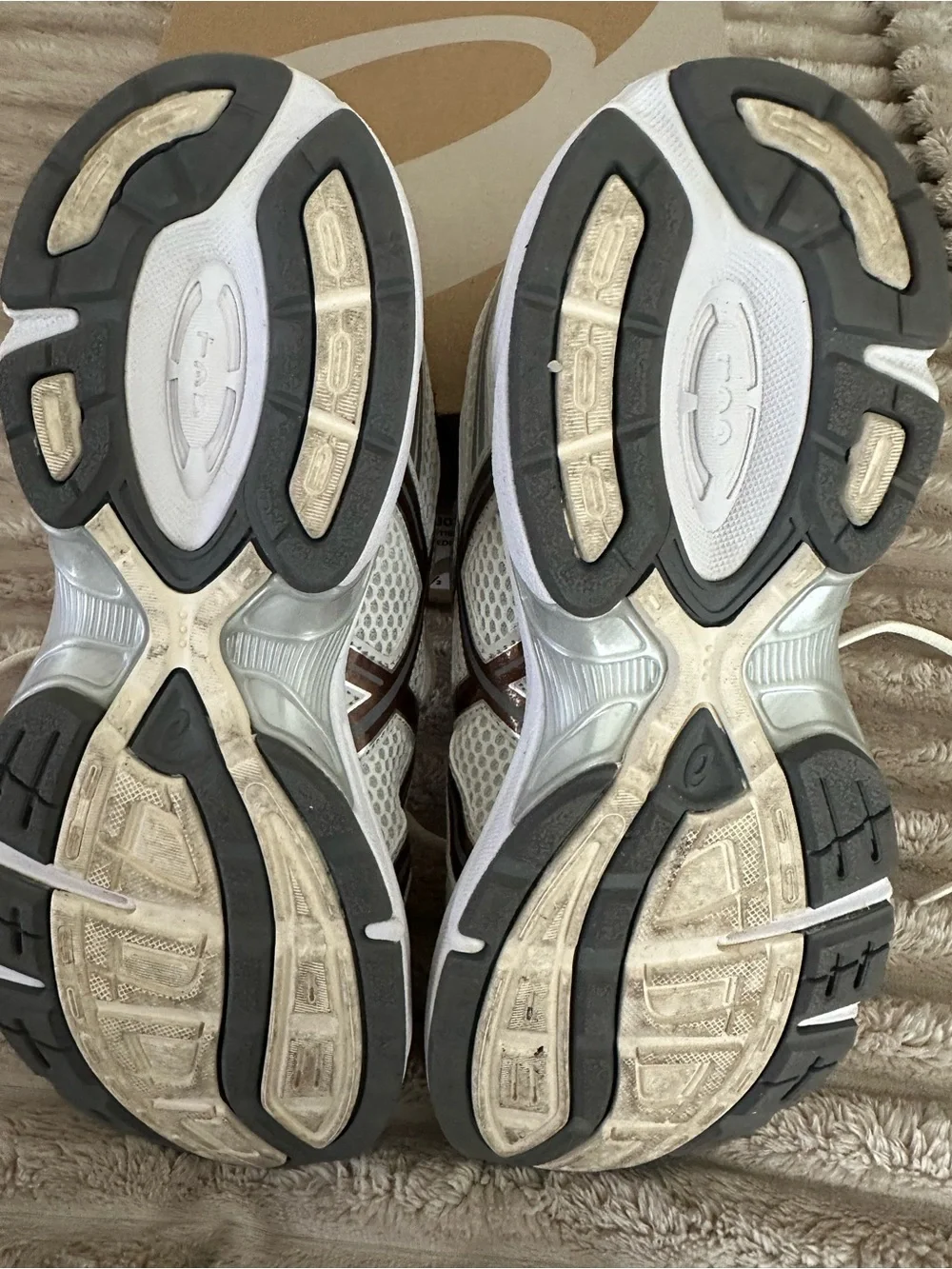Asics closure versatile