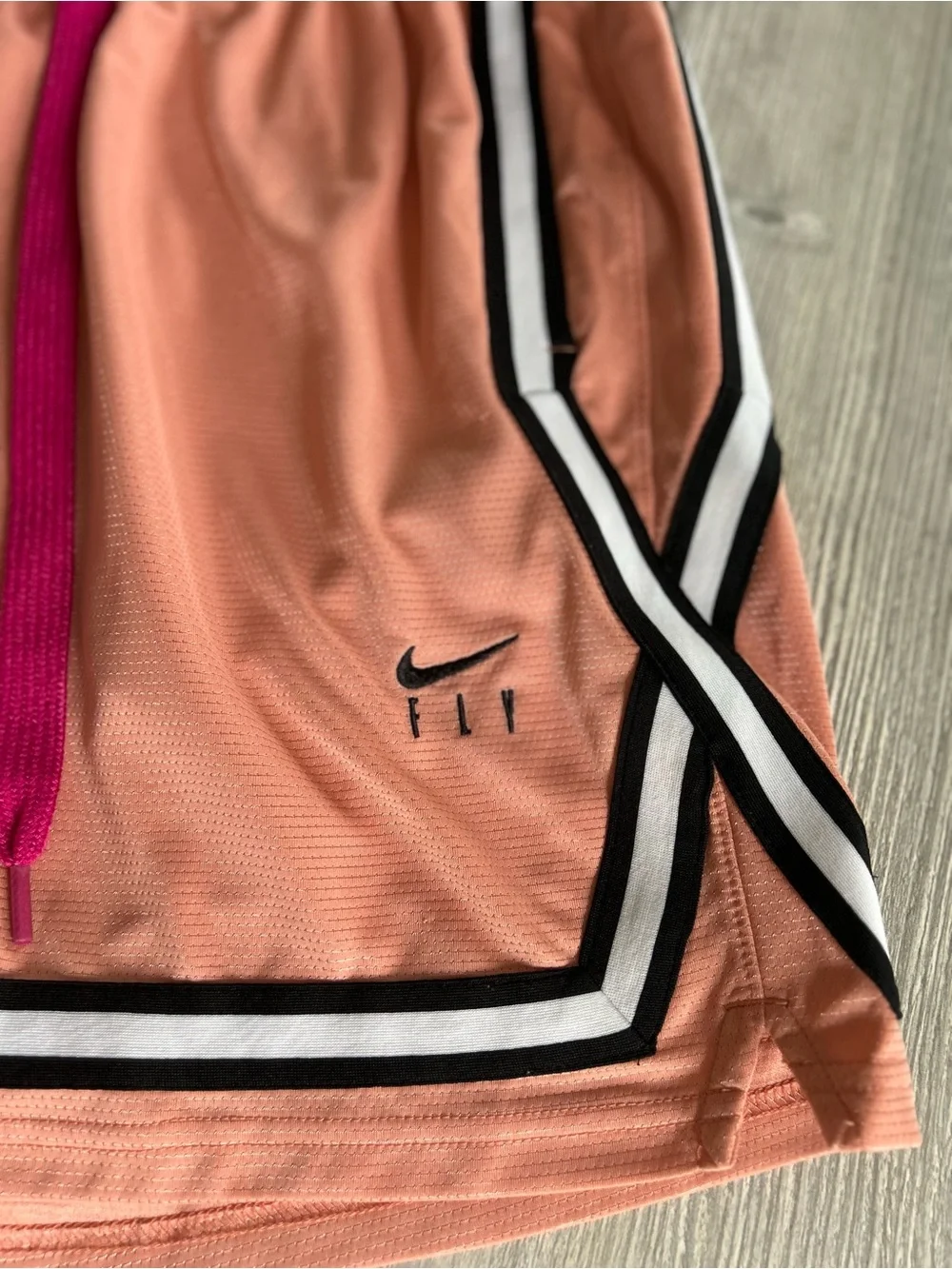 Nike Women's Fly Crossover Basketball Shorts Size Medium in Light Madder Root