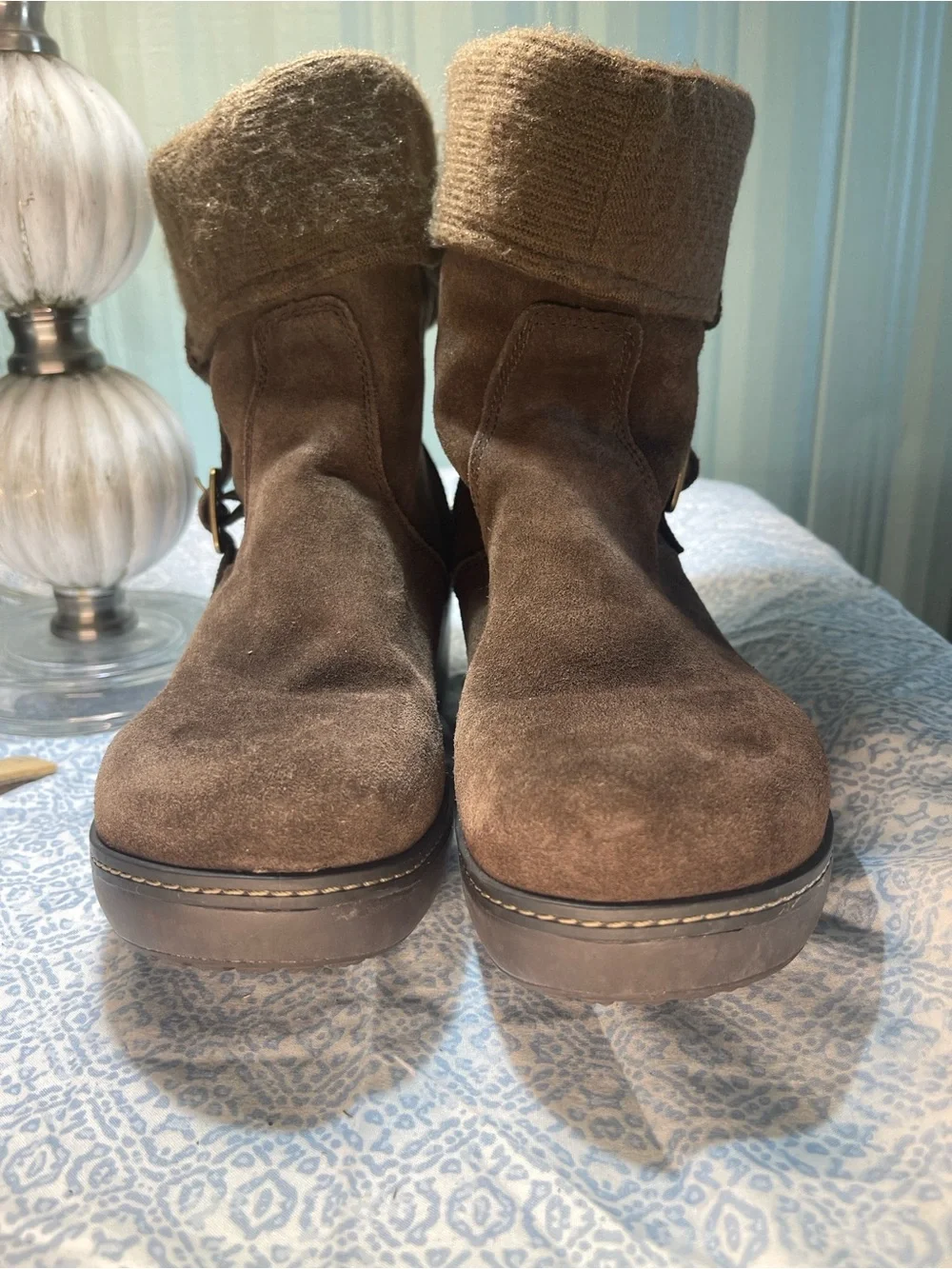 Clarks brown suede