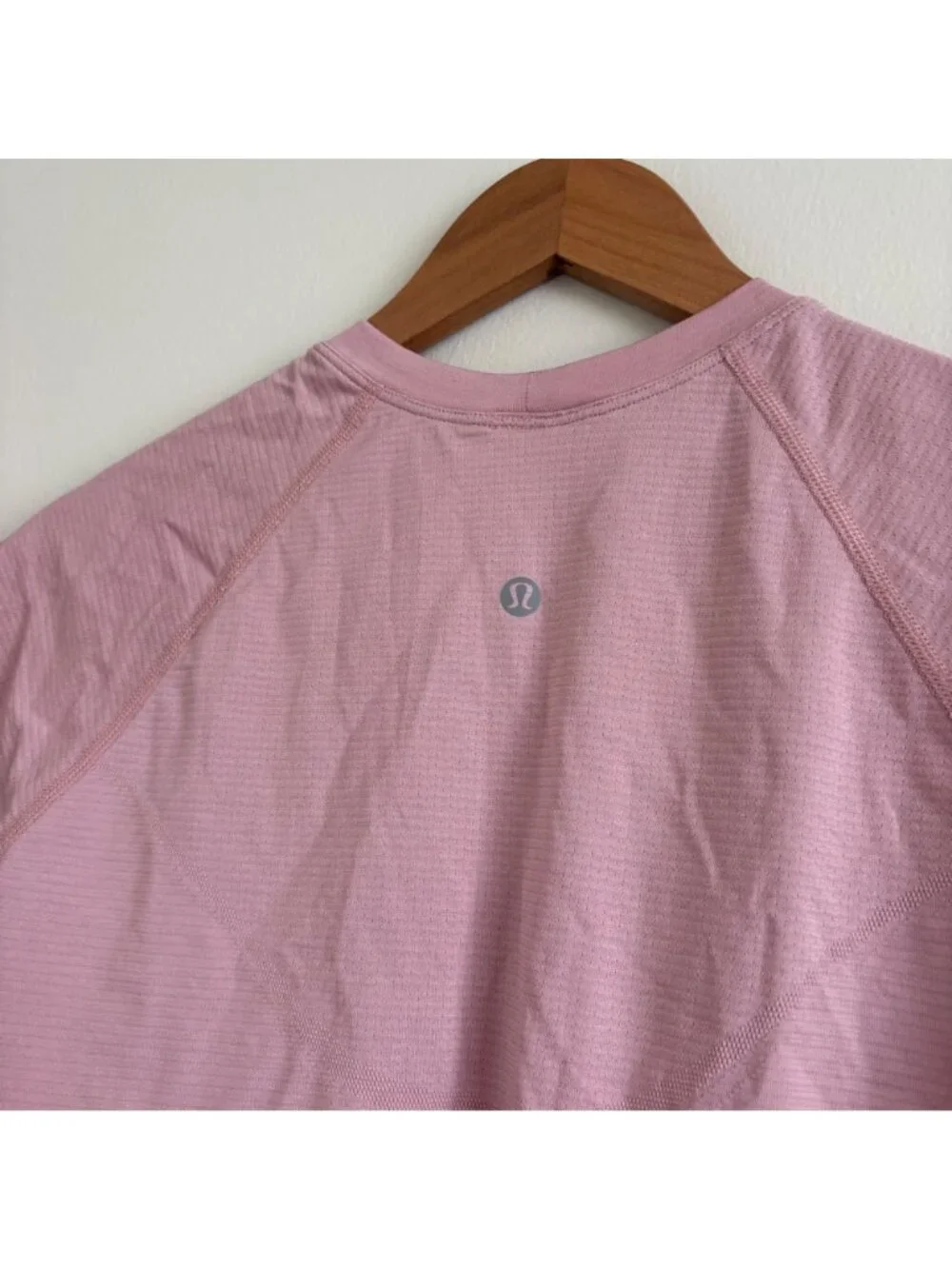 Lululemon Athletic Swiftly Tech Short Sleeve Cropped Shirt 2.0 Pink Women’s Sz 8