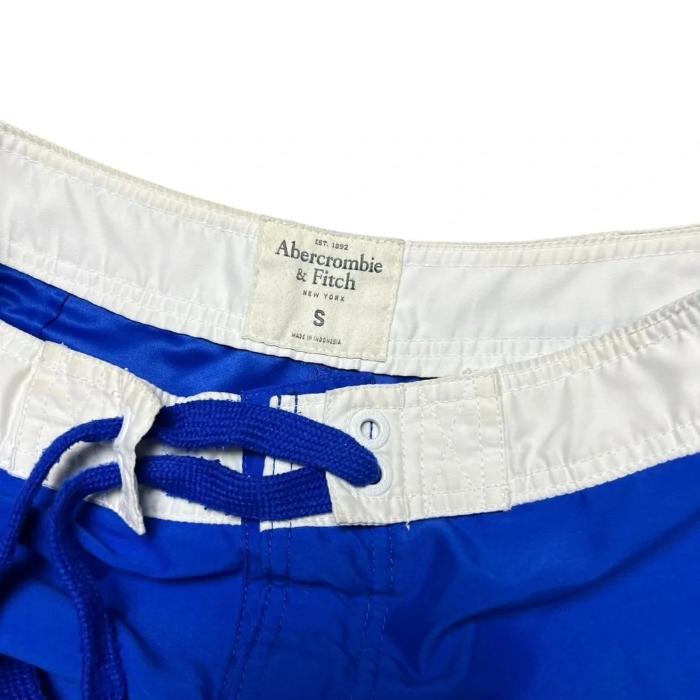Abercrombie & Fitch vibrant blue