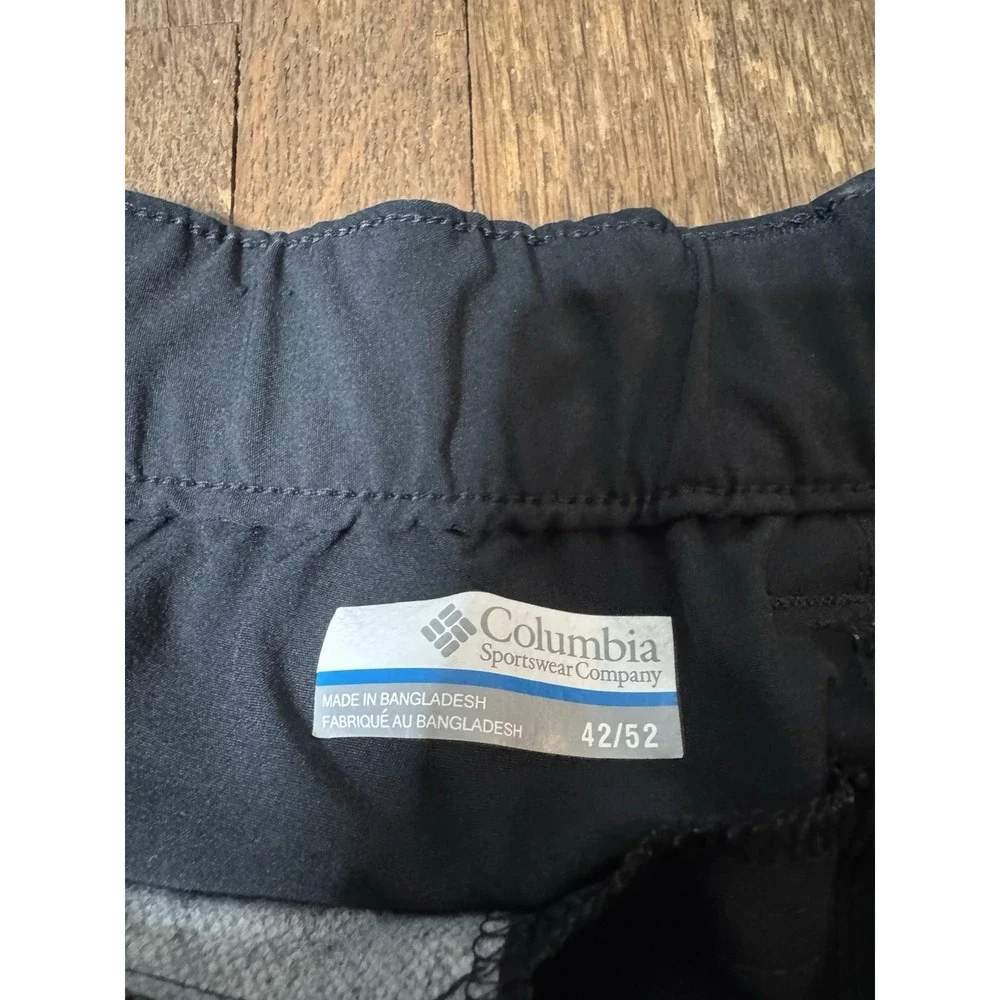 Columbia Mens 42 Black Performance Active Hiking Shorts Stretch Cargo Zip Pocket