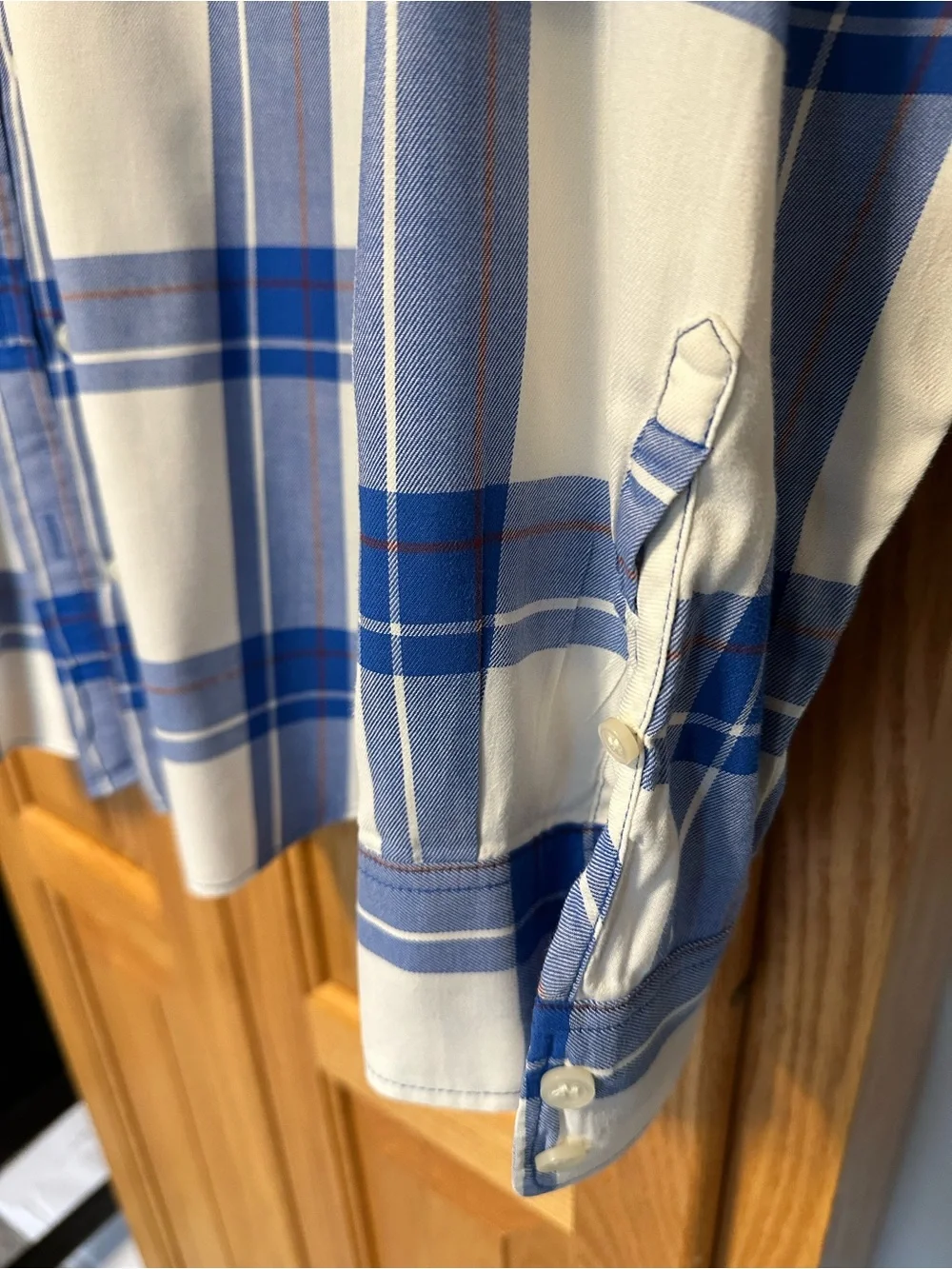 J. Crew Women’s Boy Fit Blue and White Plaid Button-Up Shirt size L 100% cotton