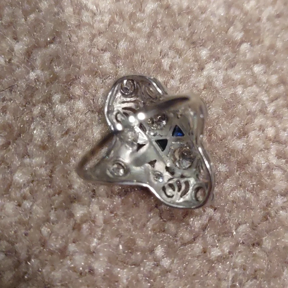 Old European cut Diamond Ring 18kt white gold north south Design