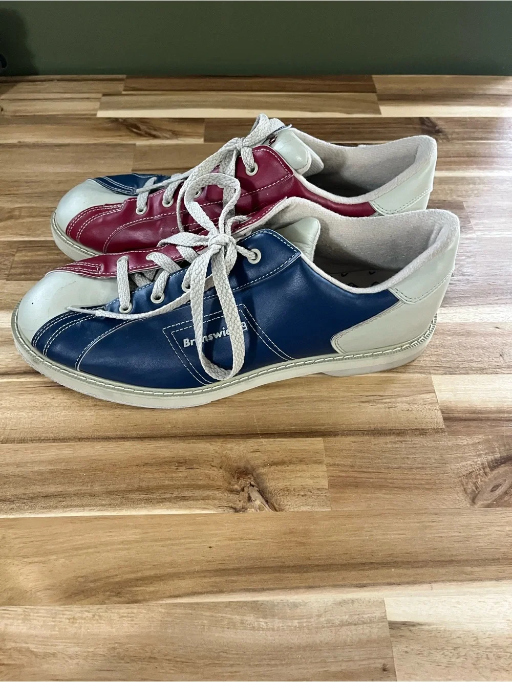 N/A white shoes