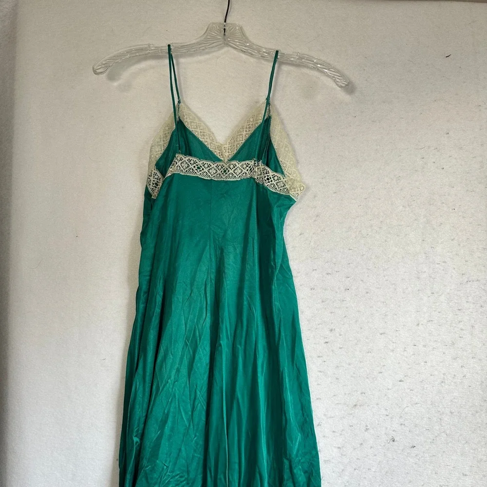Vtg JC Penney Emerald Green Nylon Nightgown and Robe Set Lace Trim Small 32/34