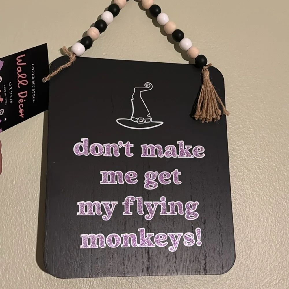 Halloween flying monkeys wall decor.