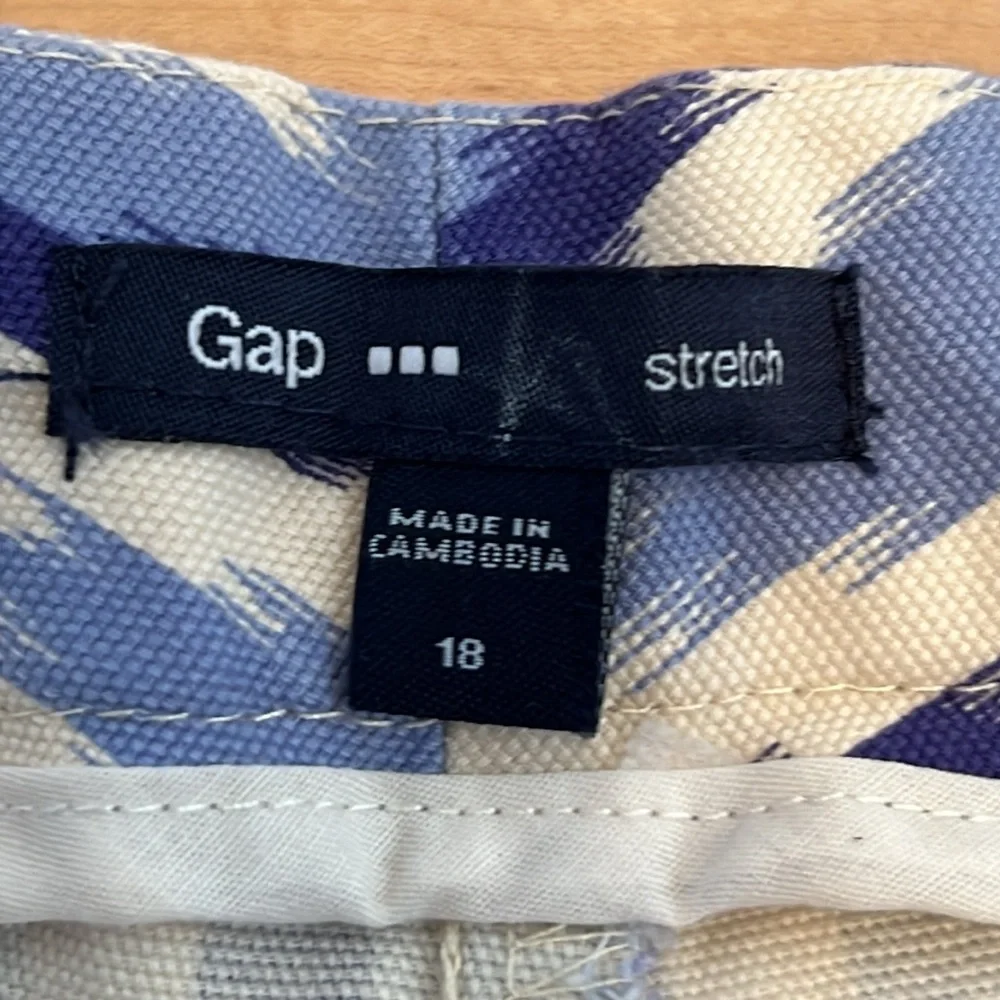 GAP blue white