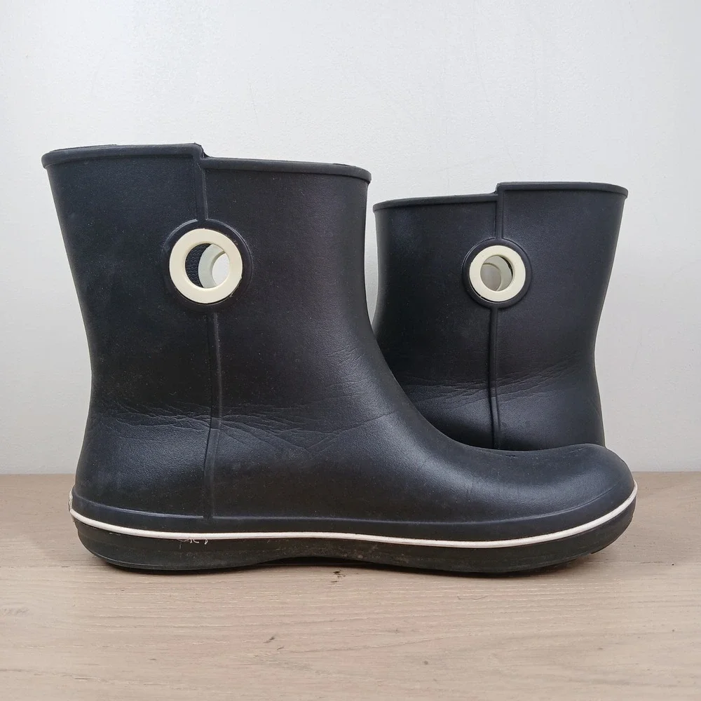 CROCS pre owned
