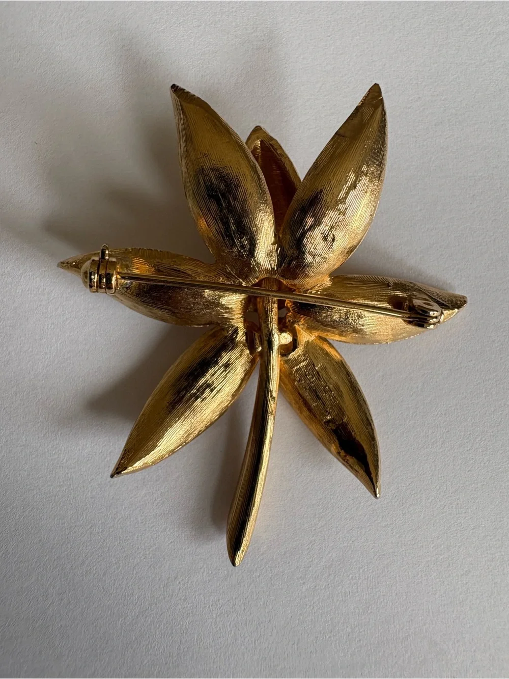 Vintage Kramer Clear Rhinestone Gold Tone Flower Brooch Pin‎ Orchid Water Lily