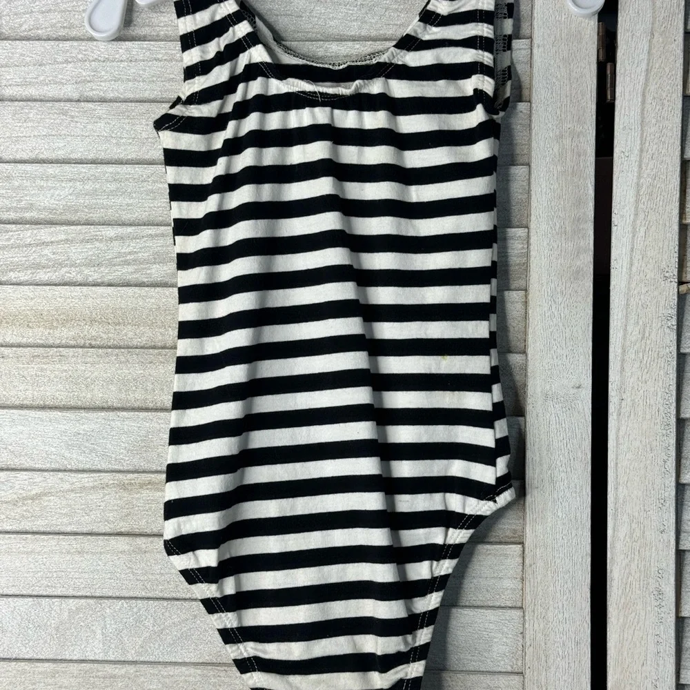 Morgan + Mae Co. Small Shop Leo, Size 3/4. Great Condition.Fierce Leo.