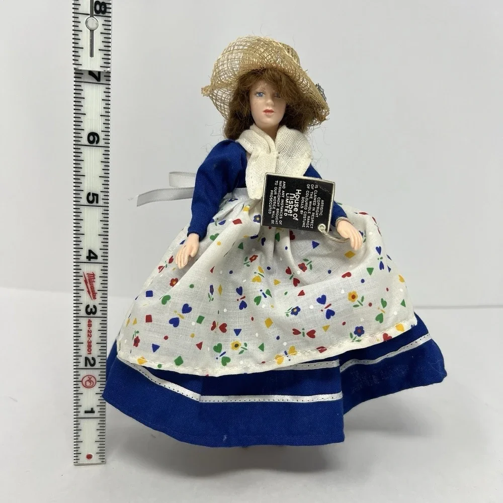Peggy Nisbet clothing reflects small