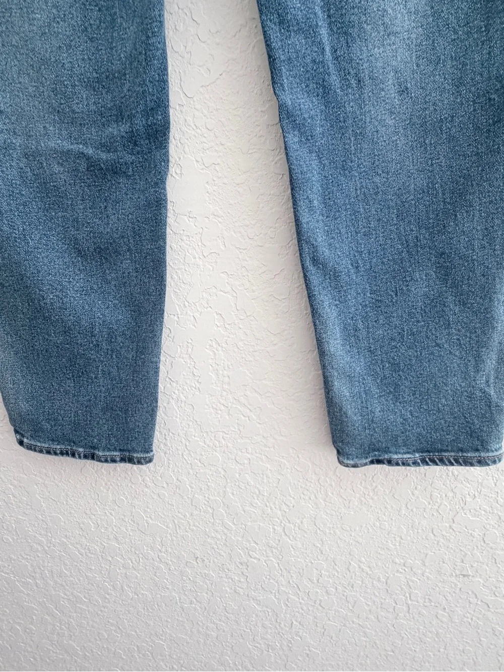 Old Navy Men’s Athletic Taper Built-In Blue Flex Medium Wash Denim Jeans 28 X 30
