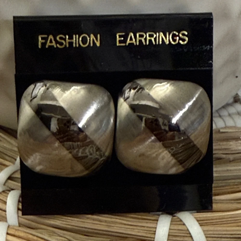 New NWT Fashion‎ Silver Tone Geometric Stud Earrings