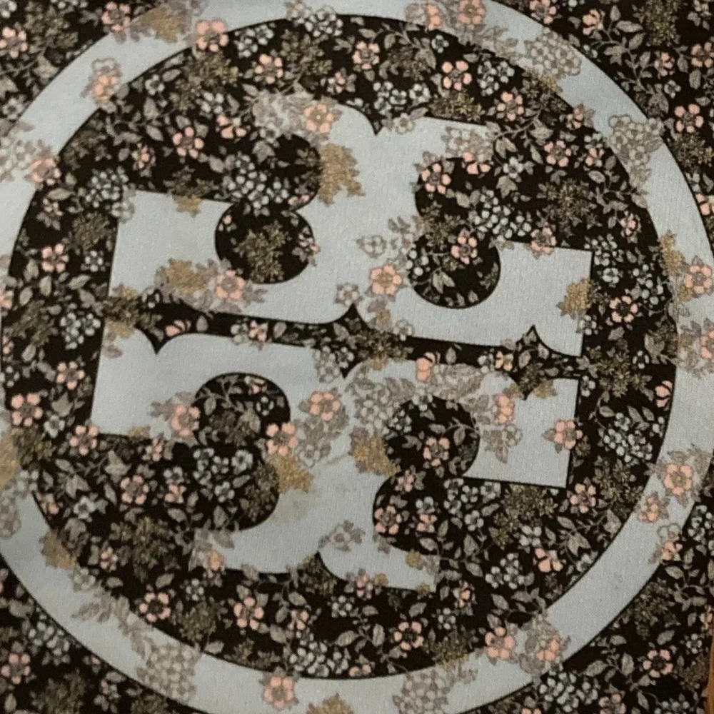 Tory Burch reposhing this