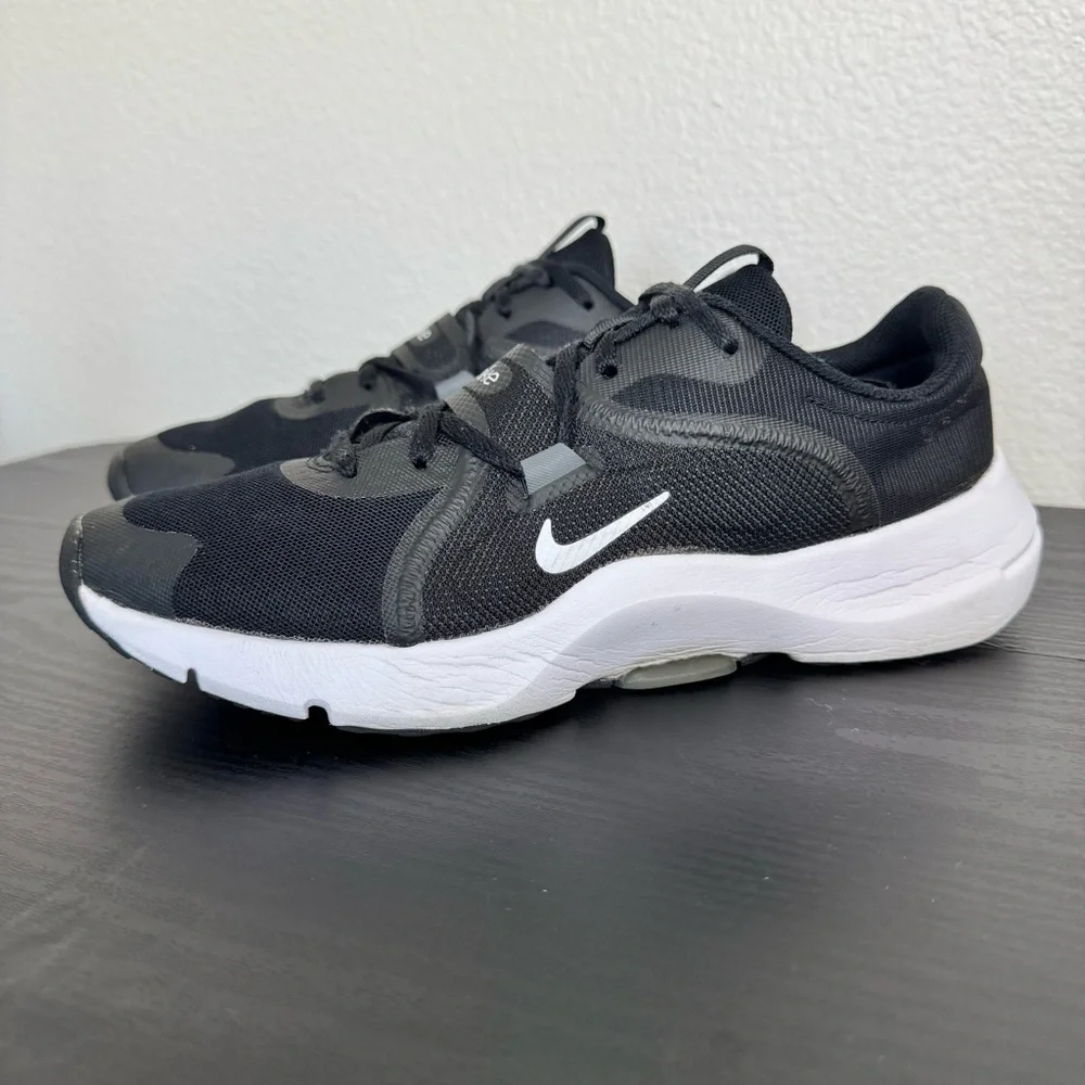 Nike Training In-Season 13 sneakers in black and white Size 10