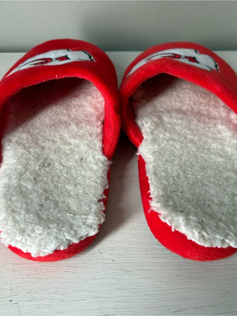 Kids Plush Team-Logo Slippers - Red