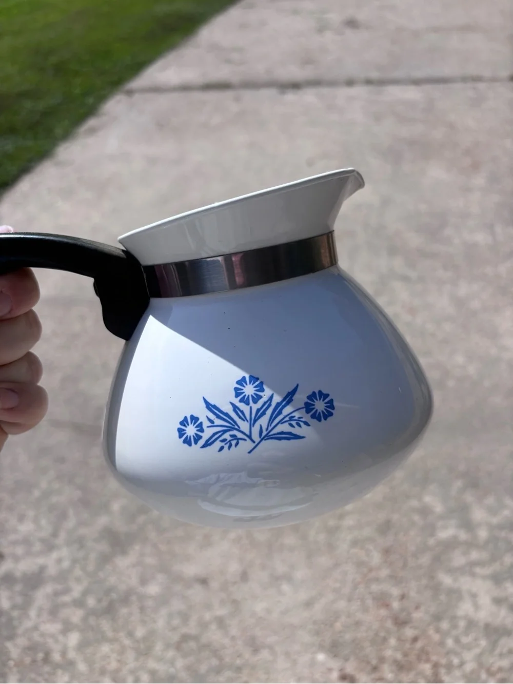 Blue cornflower teapot with no lid