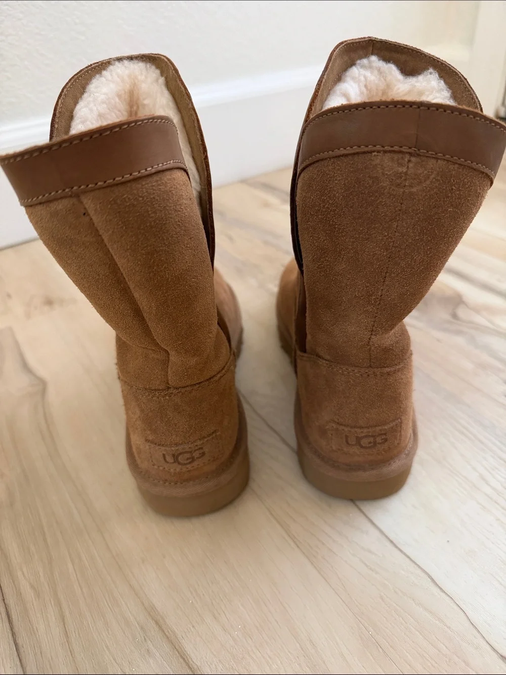 UGG Classic Short Lunara Boot