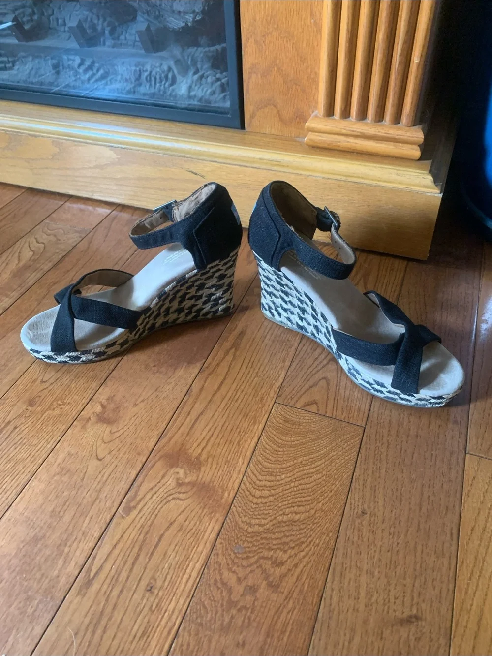 Toms chic wedge