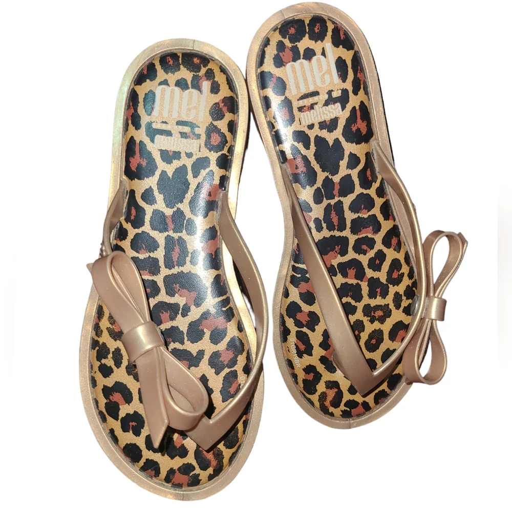 Mel Dreamed by Melissa Leopard Print Flip Flop  Sandals Kids Size 1