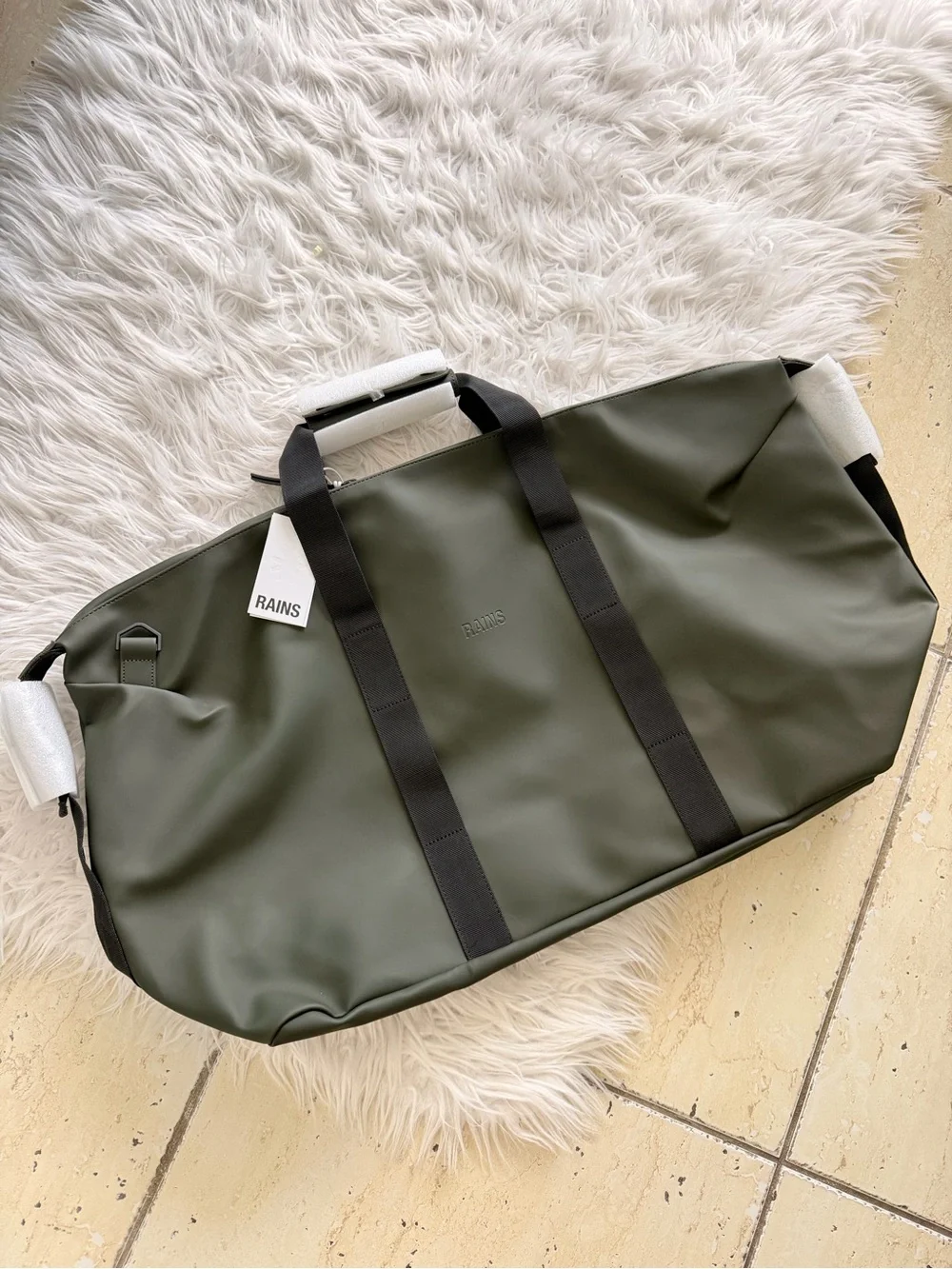 NWT RAINS Olive Green Duffel Bag for Men MSRP.$110