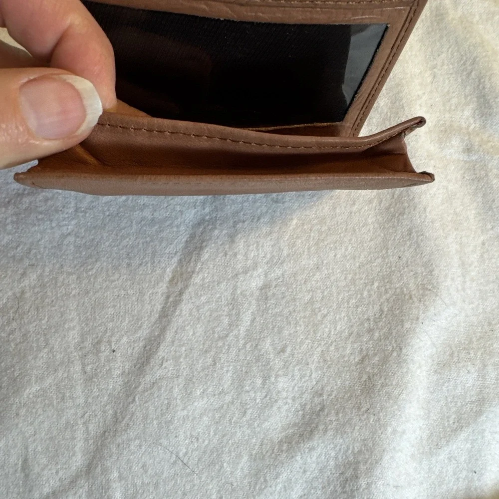 Levenger Pebbled Saddle Brown Fine Leather ID Credit Card Wallet NEW‎ In Box
