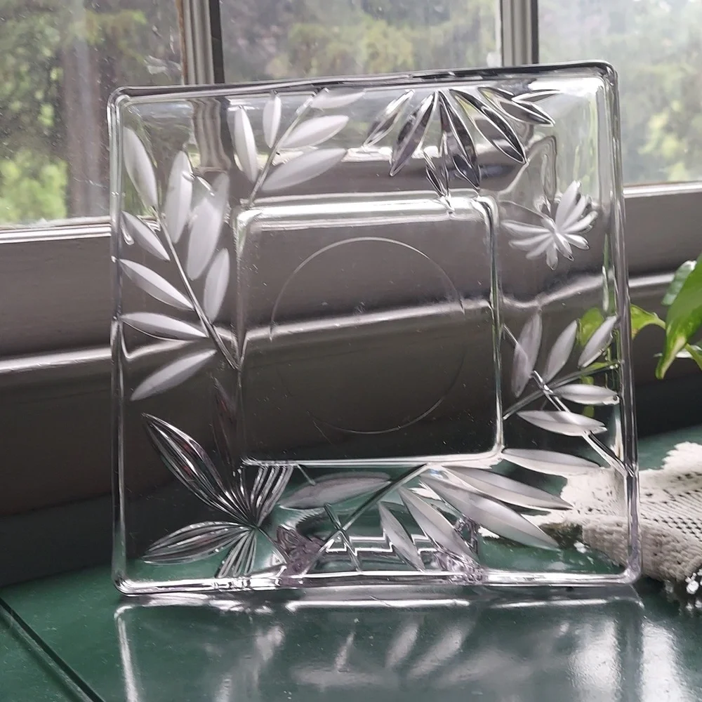 MIKASA ISLAND BREEZE CRYSTAL PICTURE FRAME ETCHED & FROSTED 4x4 SQUARE