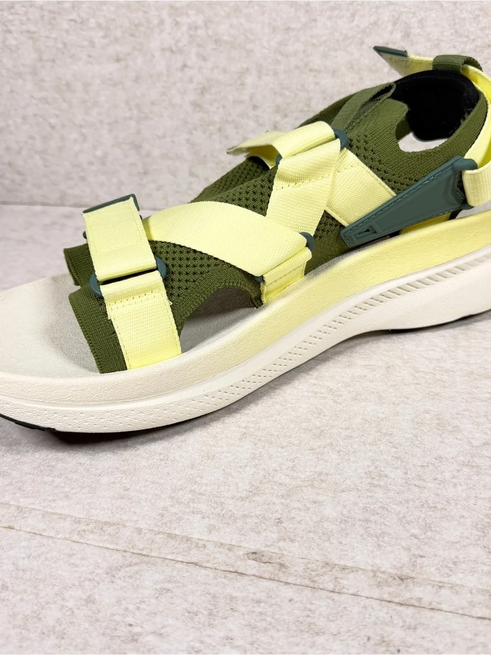 Teva breathable olive