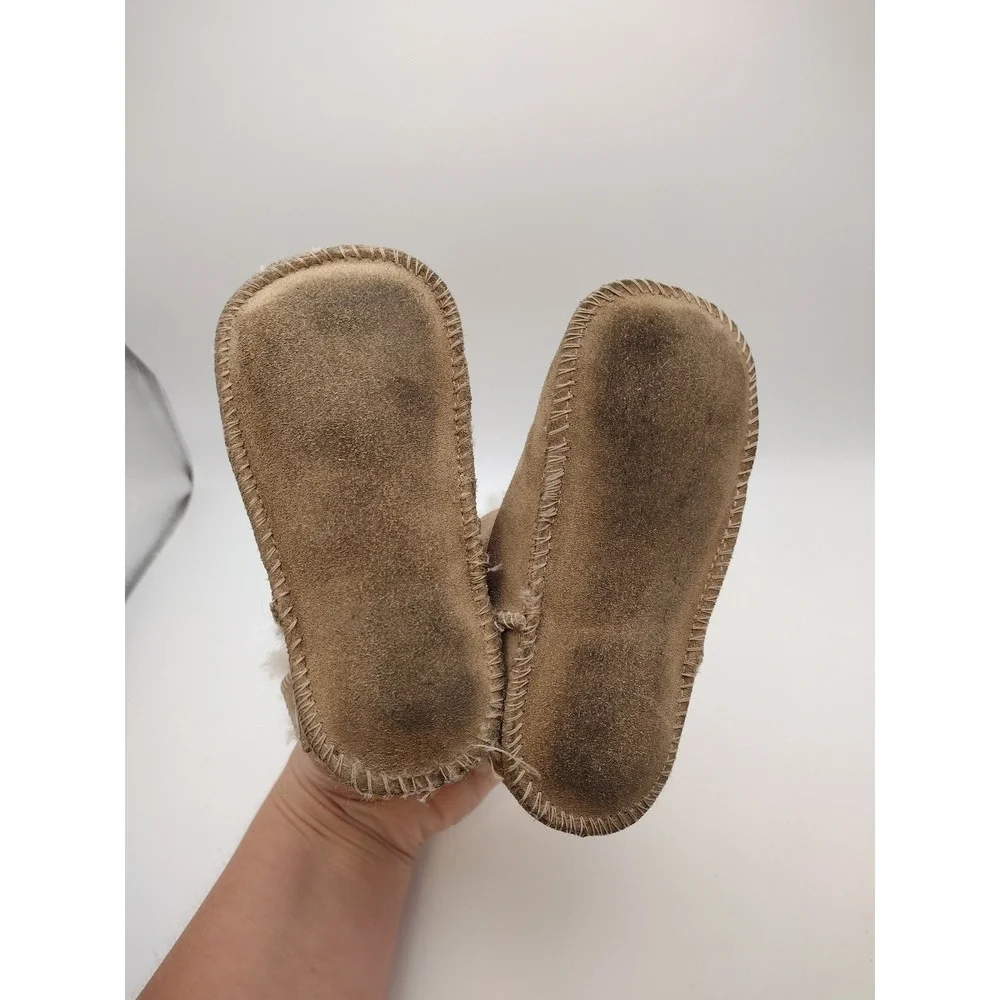UGG Australia Erin Chestnut Suede Sheepskin Infant Booties Size M