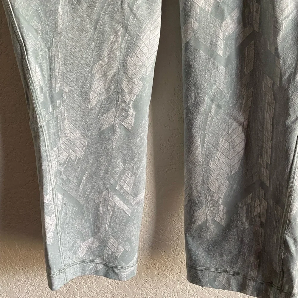 Lululemon Swift Speed High Rise Yoga Tight 28” Reverbrate Chevron Jacquard 10