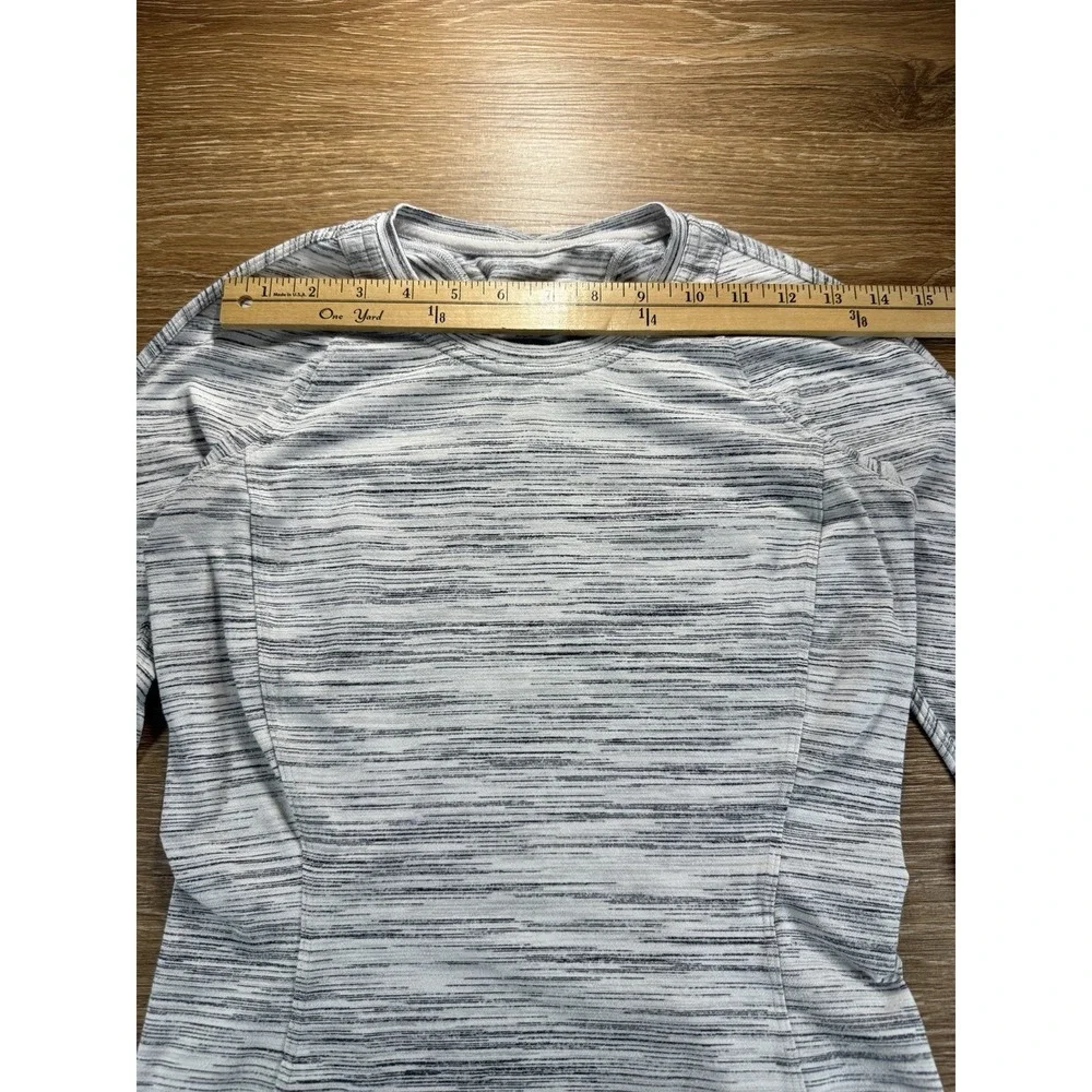 Lululemon Women's Long Sleeve Athletic Top Size 4 Gray Space Dye Thumbholes
