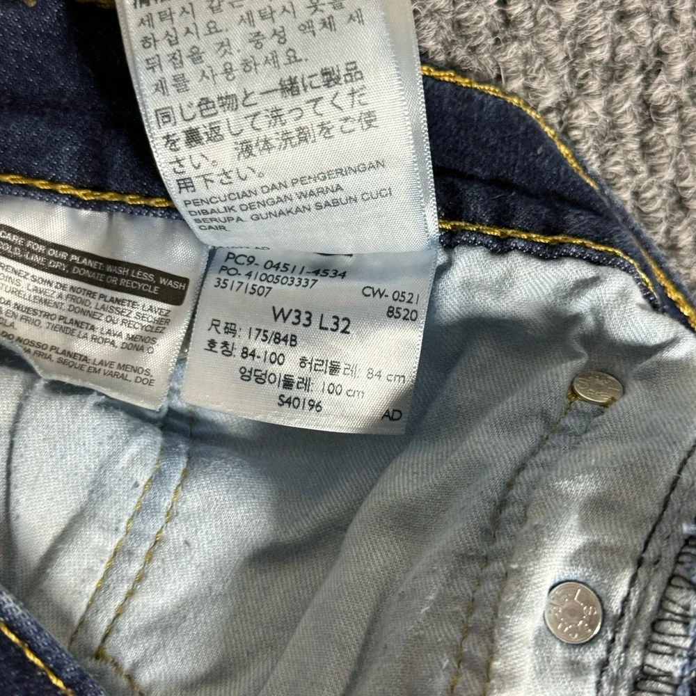 Levis size tag