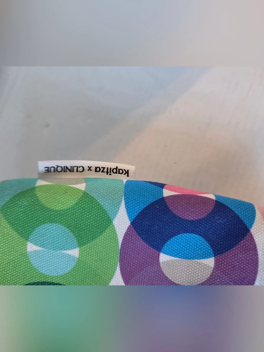 CLINIQUE MULTICOLOR POUCH/ZIPPERD COSMETIC  TRAVEL BAG