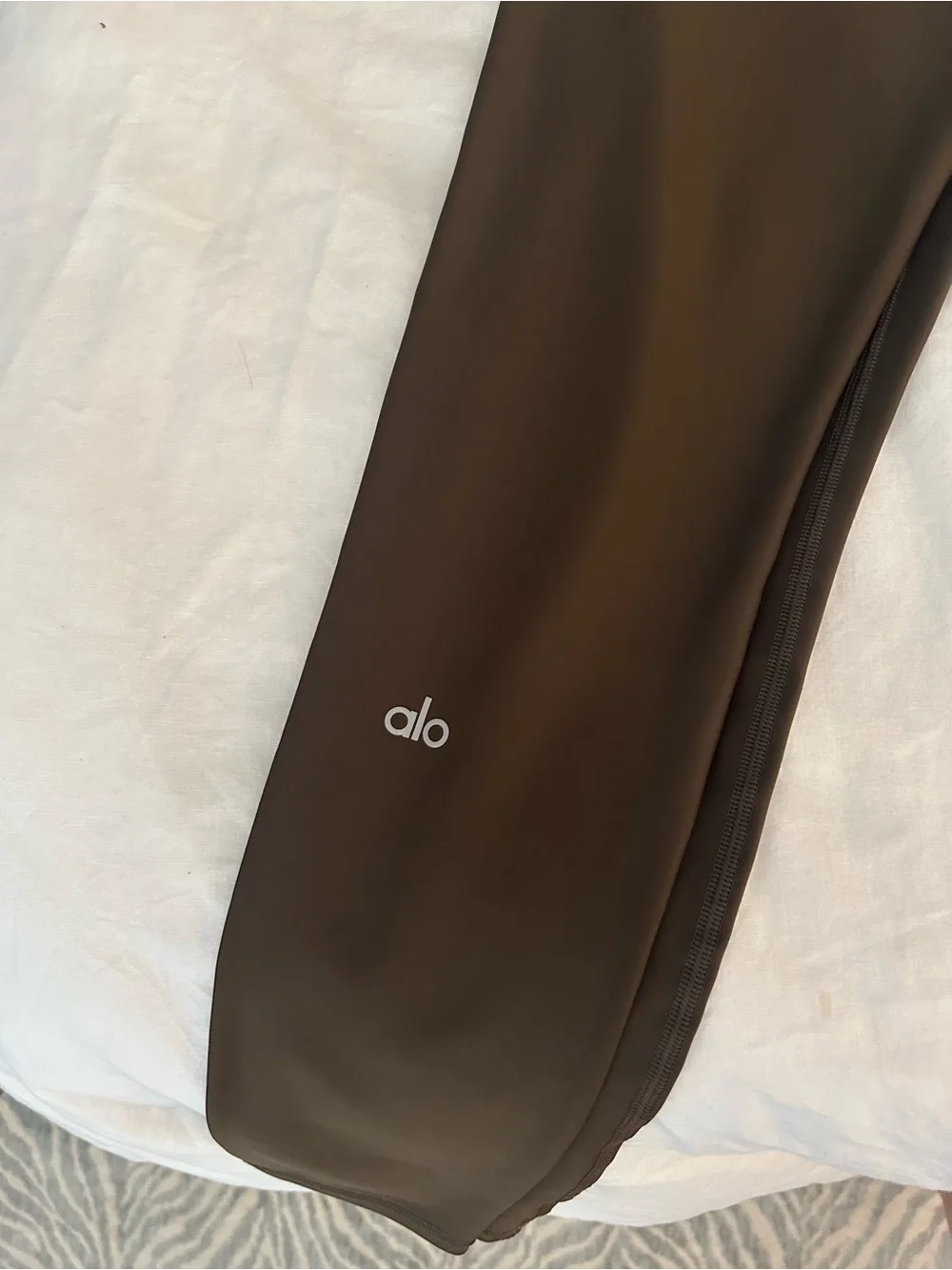 ALO Yoga nwt reposed
